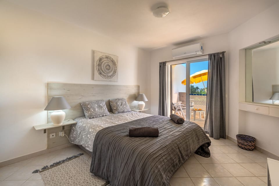 2 bedrooms, bed sheets
