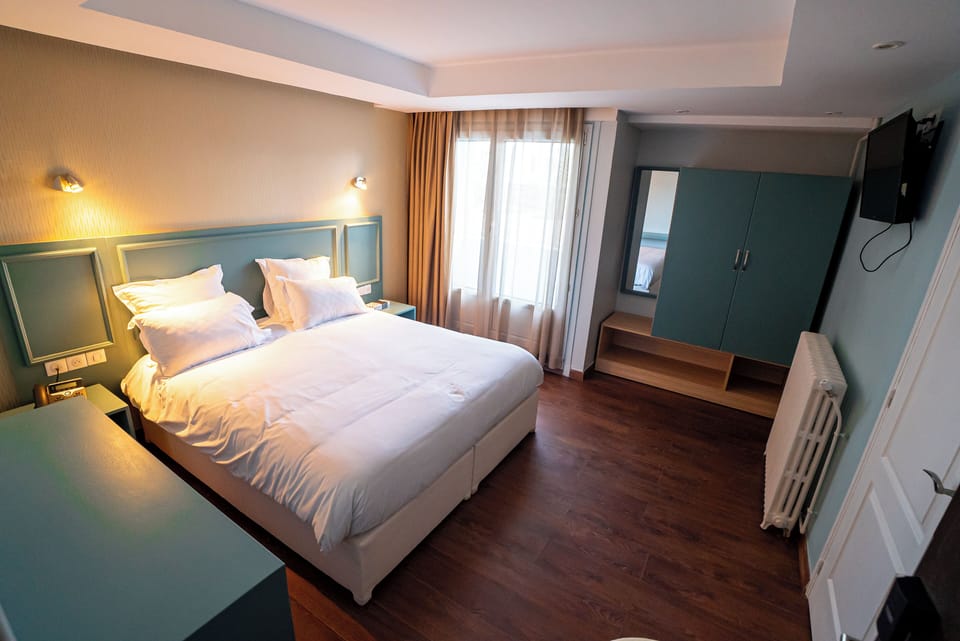 Triple Room | Free cribs/infant beds, free WiFi, bed sheets