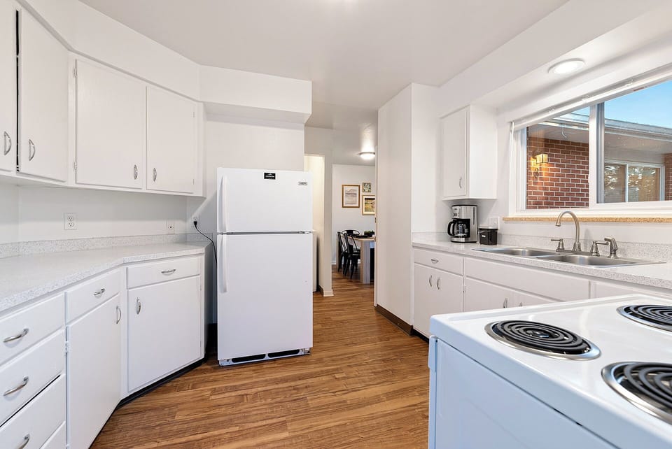 Fully-equipped Kitchen (Suite 5)