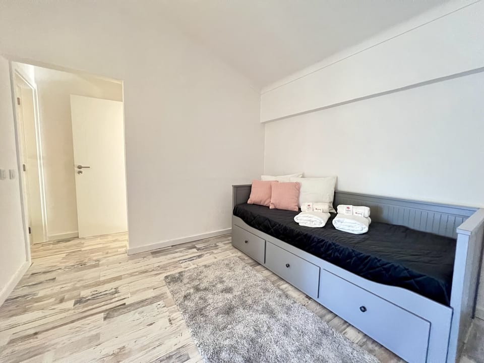 2 bedrooms, bed sheets