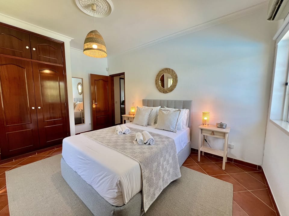 Vilamoura White House Villa by Homing Villa in Quarteira