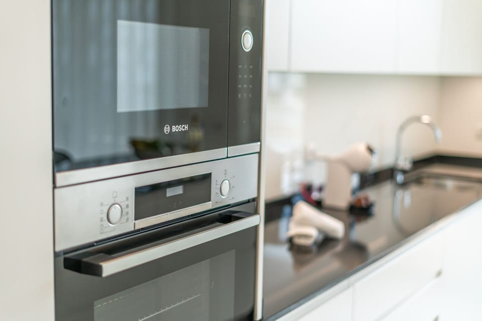 Microwave, oven, dishwasher, coffee/tea maker