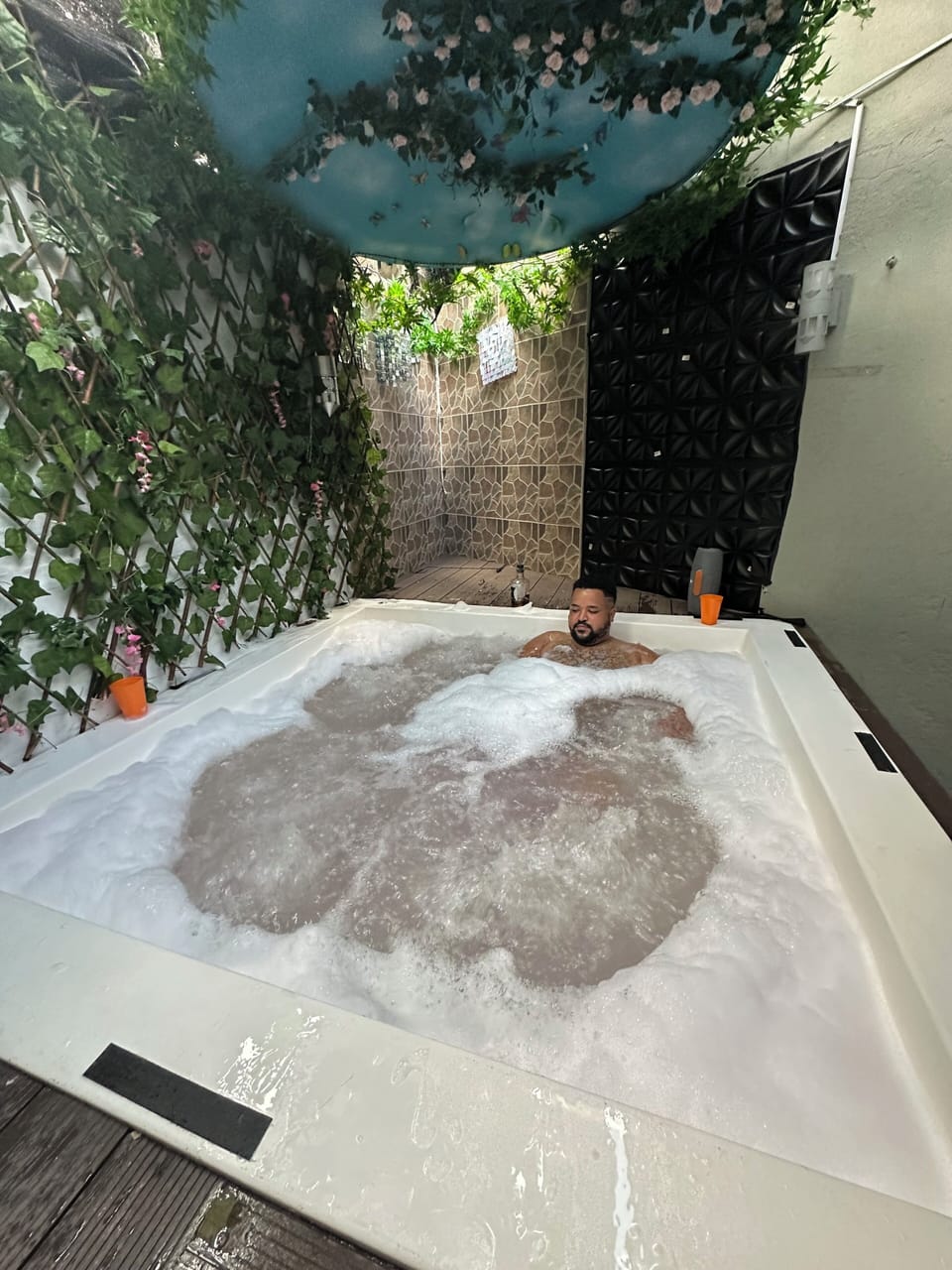 Outdoor spa tub