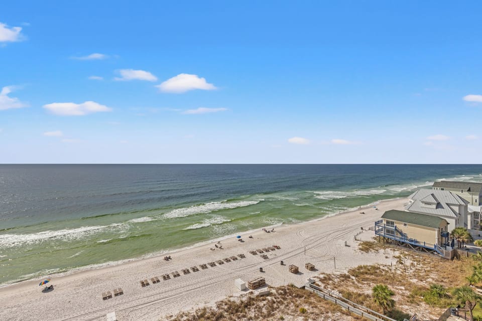 Beachfront View - Direct Balcony Access with Beachfront View