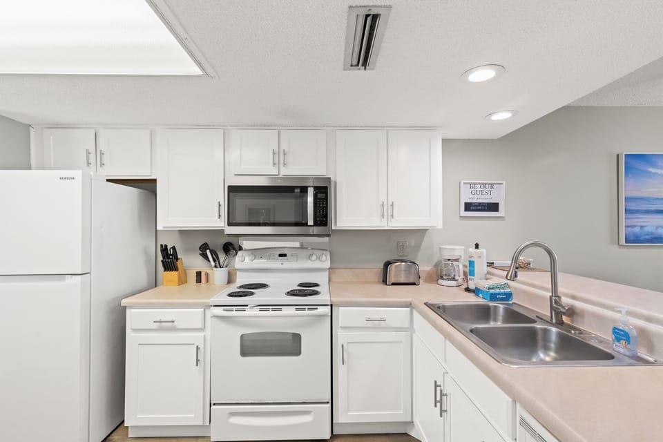 Kitchen - Full Kitchen
