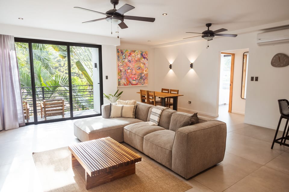 Living room/Dining room (2)
