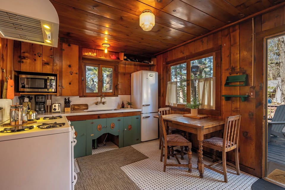 Kitchen dining