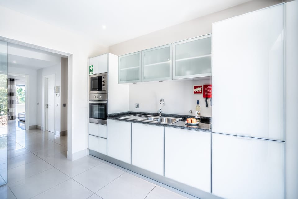 Oven, dishwasher, coffee/tea maker, electric kettle