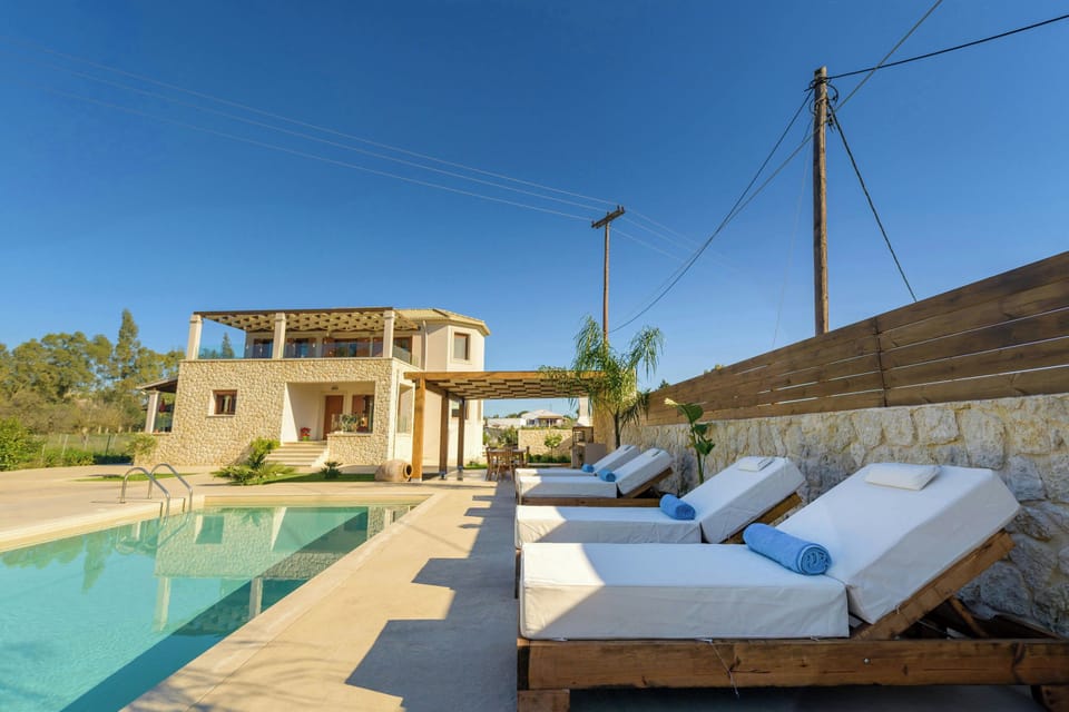 Comfortable Sun Loungers: Enjoy sunbathing or unwinding in complete privacy by the pool.