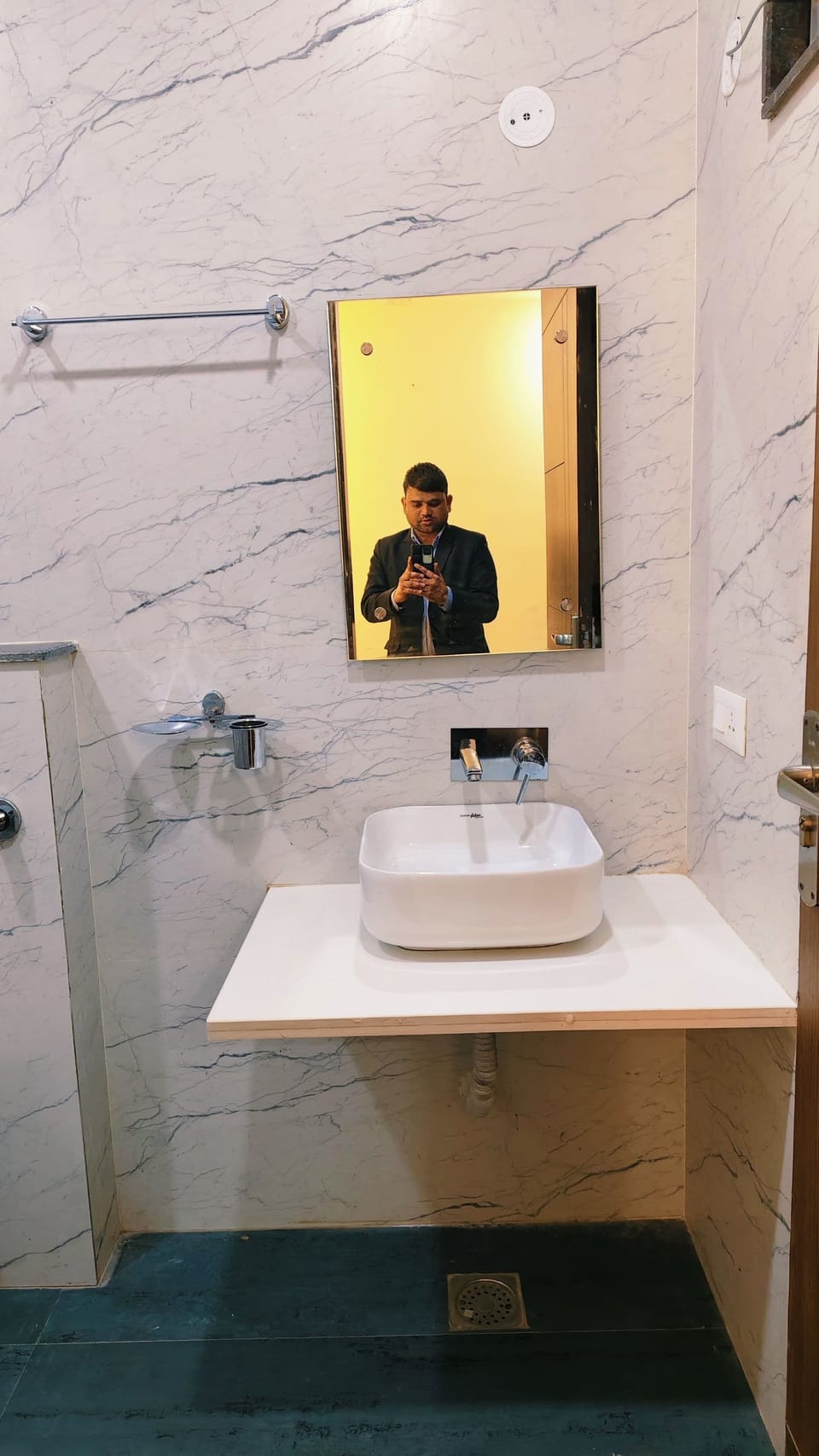Deluxe Double Room, 2 Bedrooms | Bathroom | Shower, bathrobes, slippers, bidet