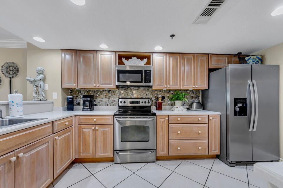 Updated Kitchen - Keurig and Regular Coffee Maker