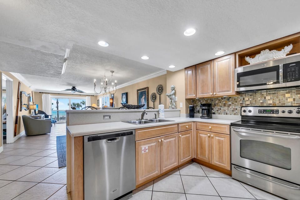 Updated Kitchen - Keurig and Regular Coffee Maker