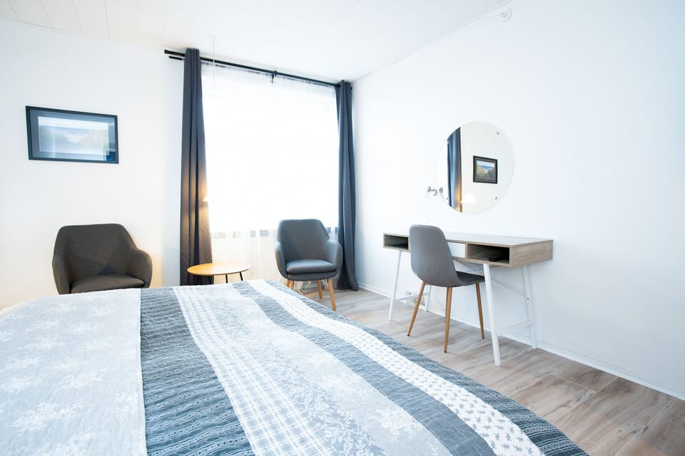 Standard Room | Living room | Flat-screen TV