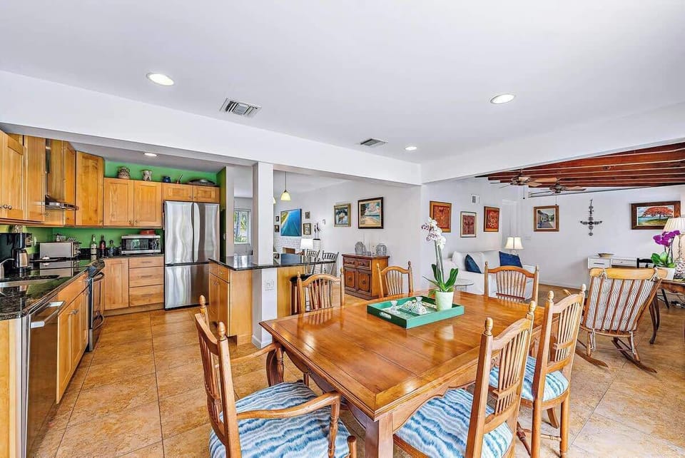 7-KitchenDiningFamily1