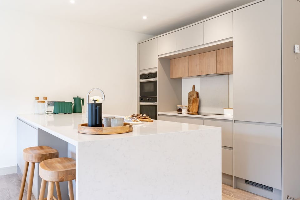 Dining room at 1 Hedgerows, Watergate Bay, Cornwall, self catering with Beach Retreats.