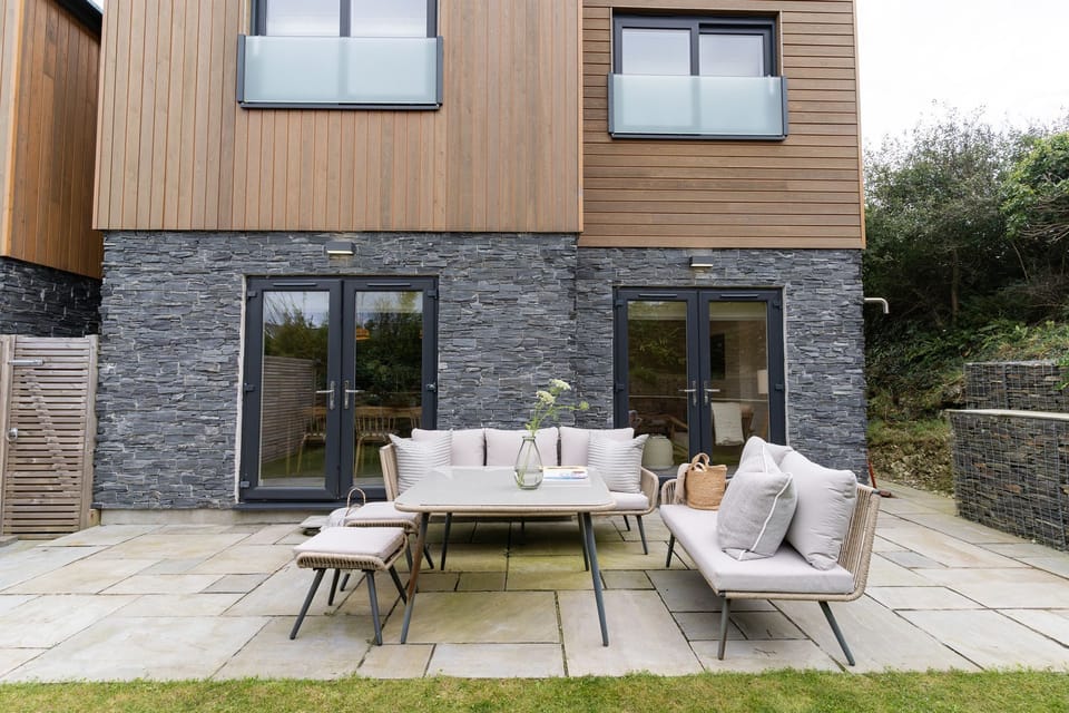 1 Hedgerows, Watergate Bay, Cornwall, self catering with Beach Retreats.
