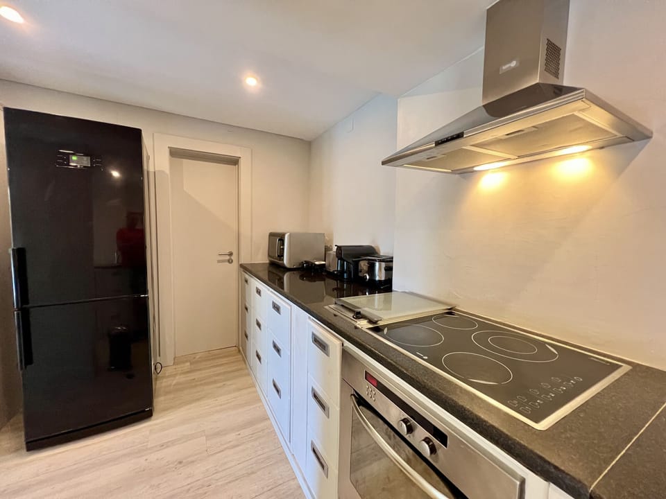 Microwave, oven, coffee/tea maker, electric kettle