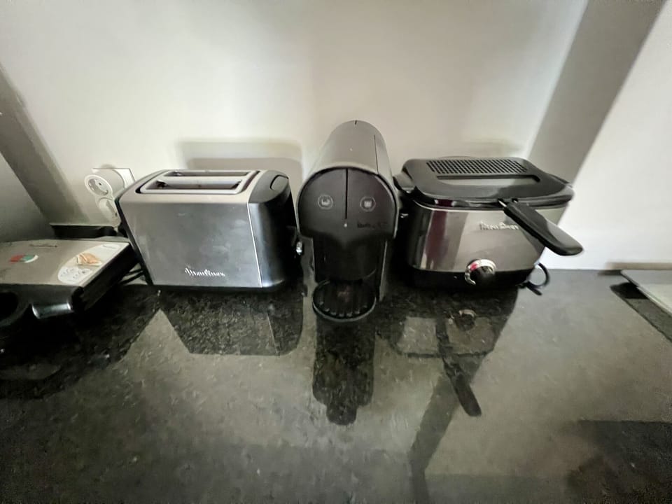Microwave, oven, coffee/tea maker, electric kettle