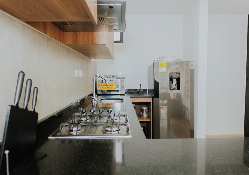 Cocina, microondas, nevera 