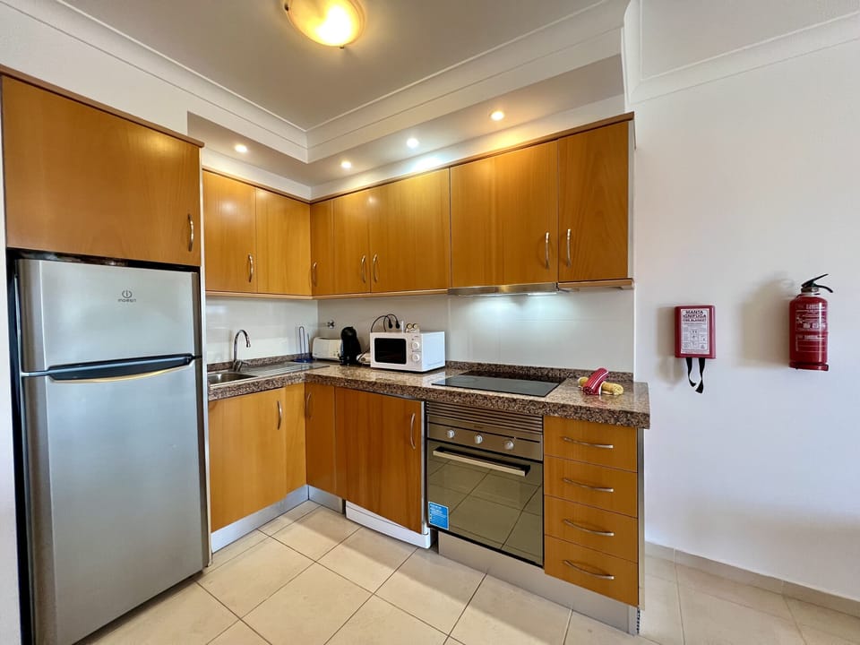 Microwave, oven, dishwasher, coffee/tea maker
