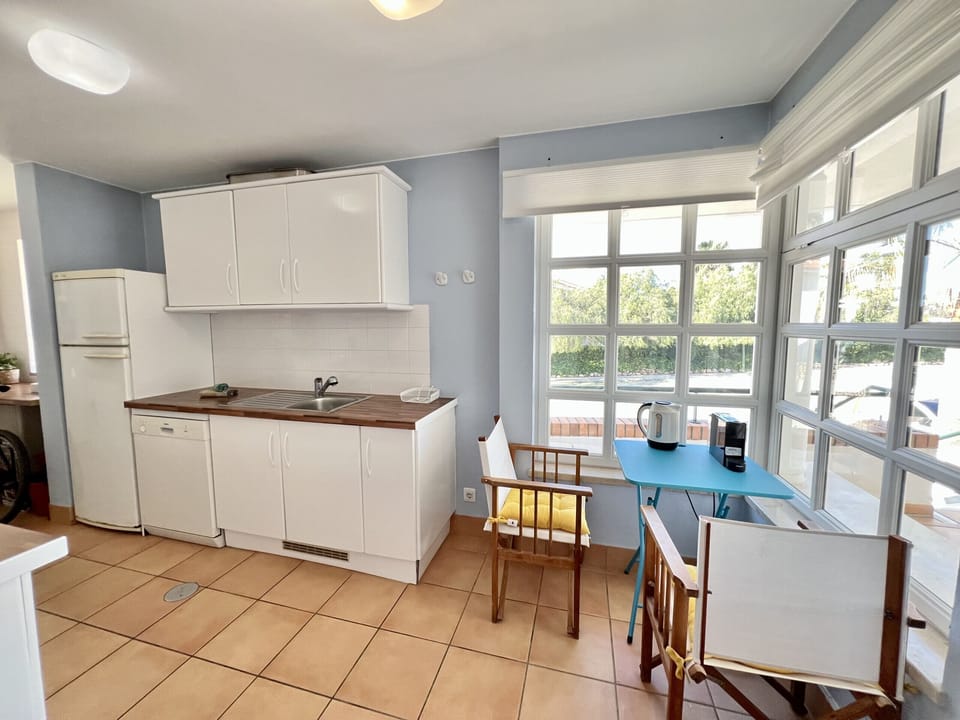 Microwave, oven, coffee/tea maker, toaster