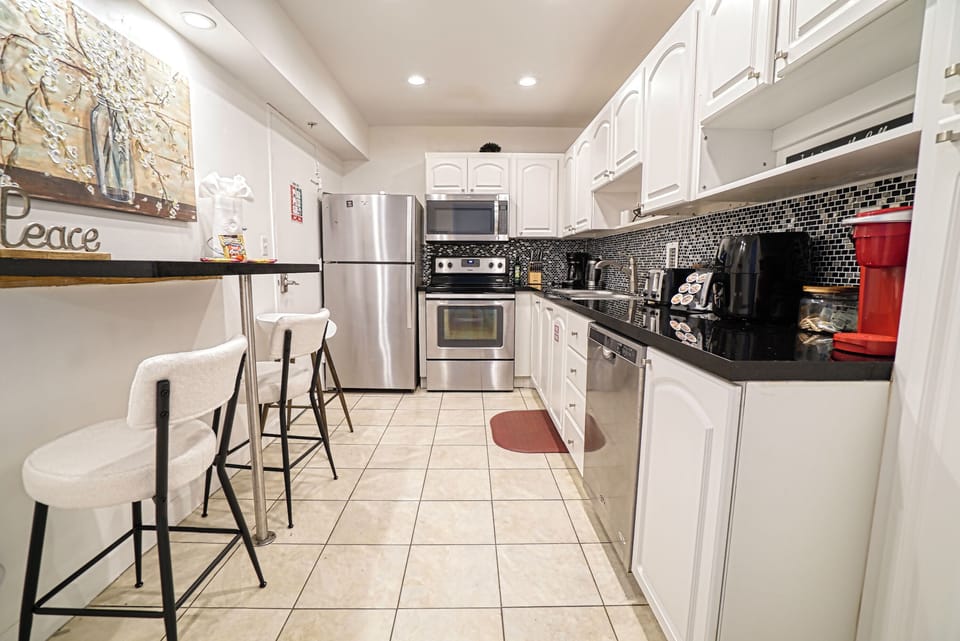 Fridge, microwave, stovetop, dishwasher