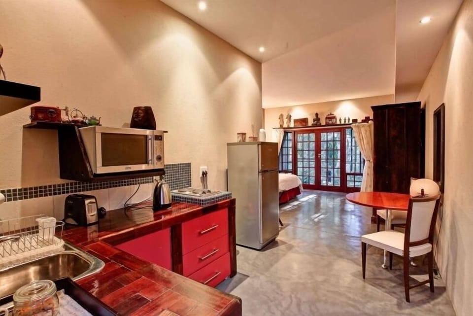 Deluxe Double Room, Garden View | Iron/ironing board (on request), WiFi (free)