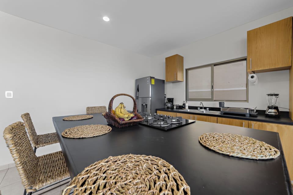 House, 4 Bedrooms, Lake View | Dining room