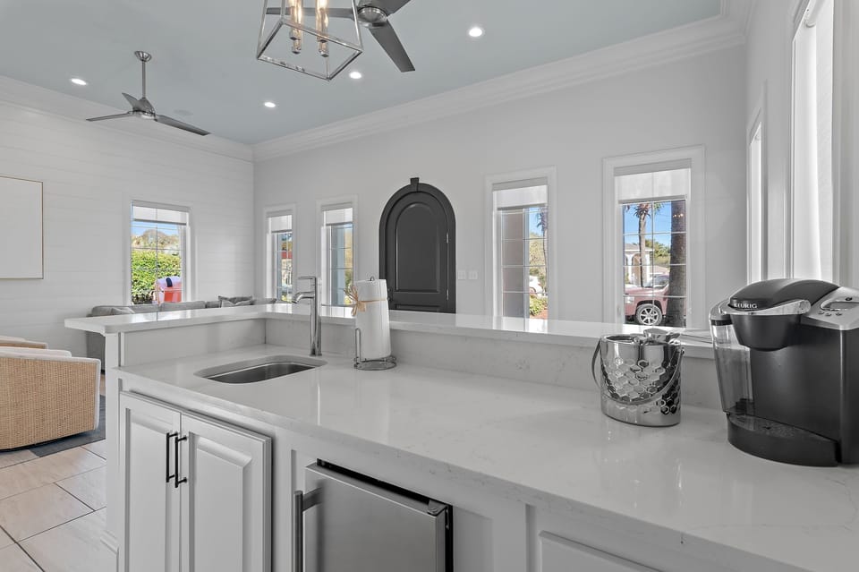 The Blue Pearl - Blue Mountain Beach - First Floor - Built in Bar with Ice Maker