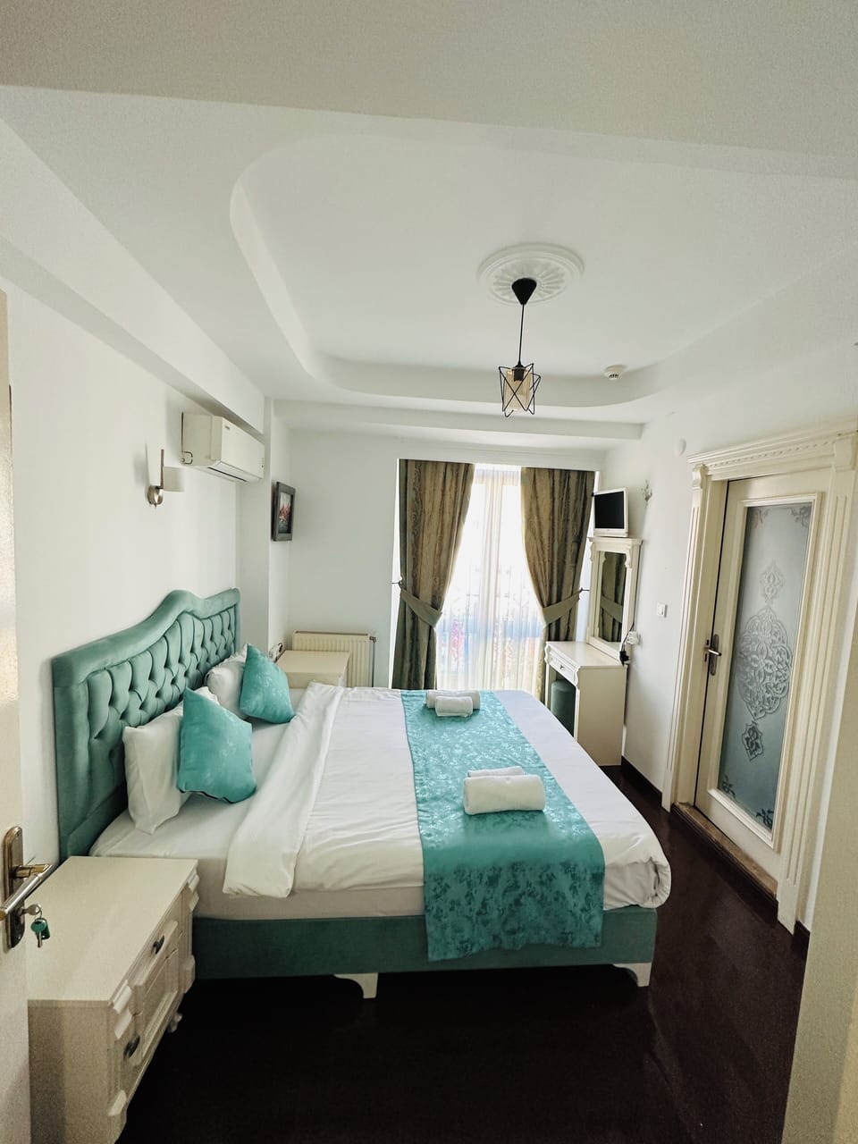Deluxe Quadruple Room | Desk, laptop workspace, free WiFi