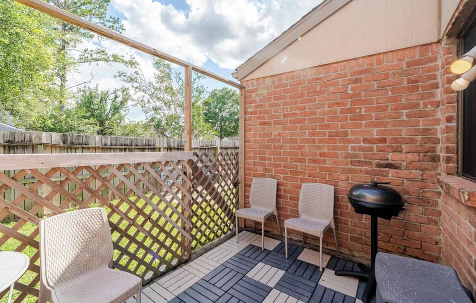 Patio #2 (private)
Electric BBQ Grill
Table and chairs