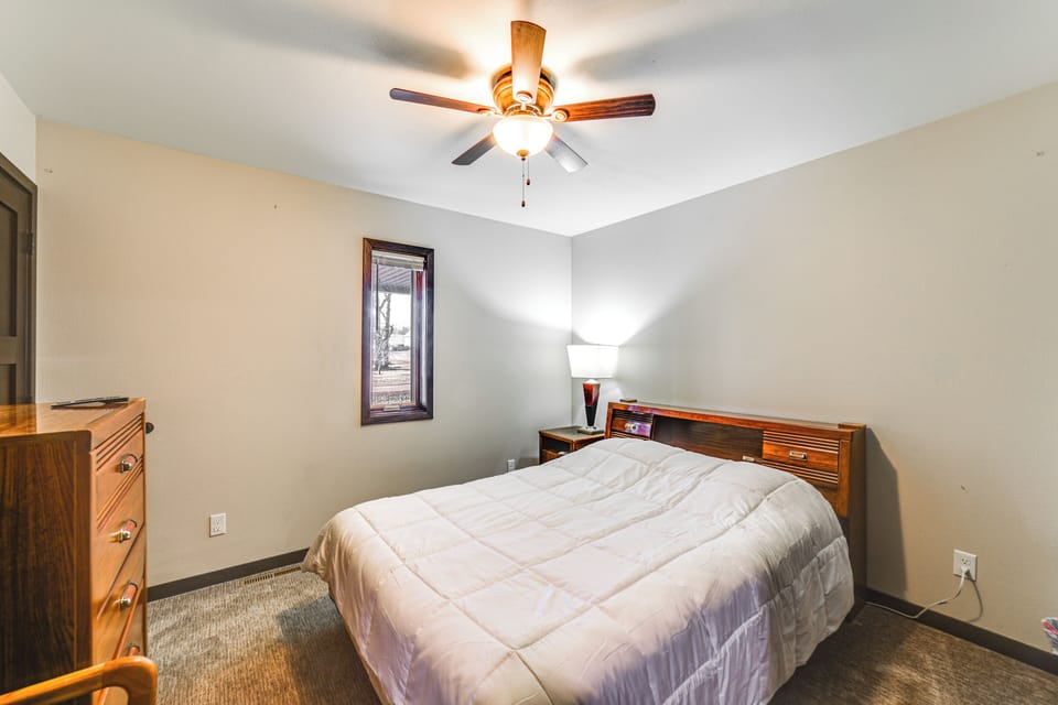 Bedroom 1 | 1st Floor | Queen Bed | Linens Provided