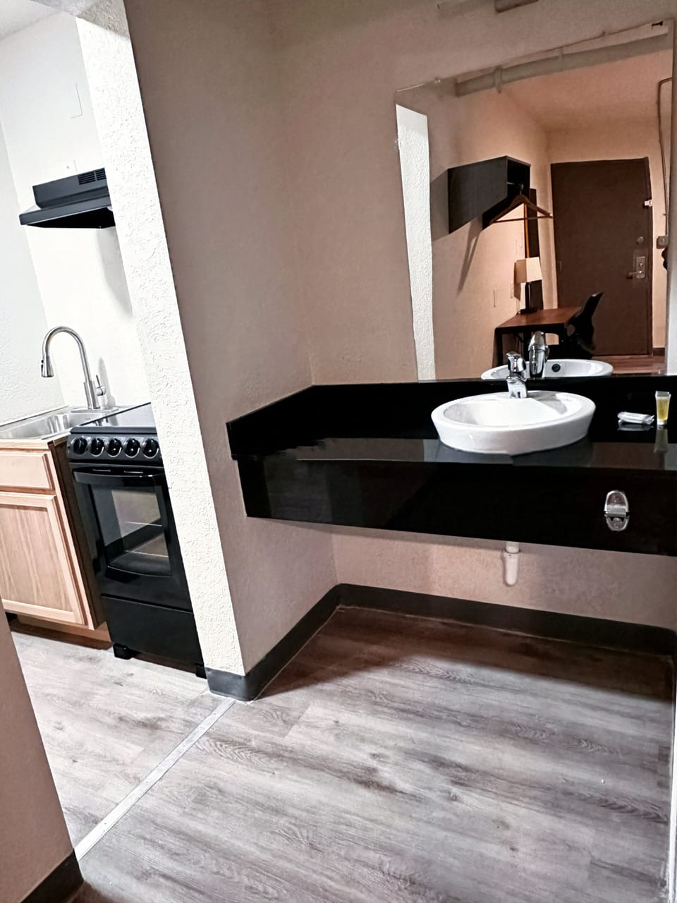 Premier Studio Suite, 1 Double Bed, Non Smoking | Desk, laptop workspace, free WiFi, bed sheets