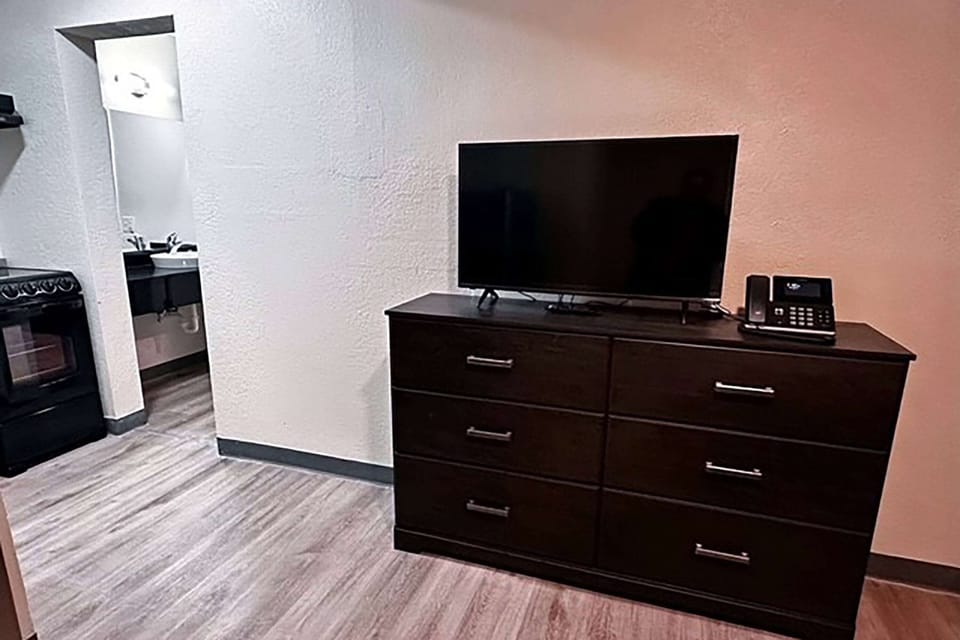 Desk, laptop workspace, free WiFi, bed sheets