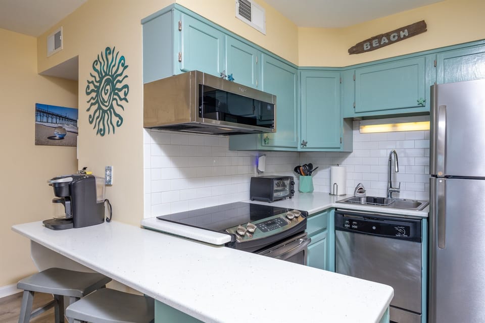 Fully stocked kitchen!