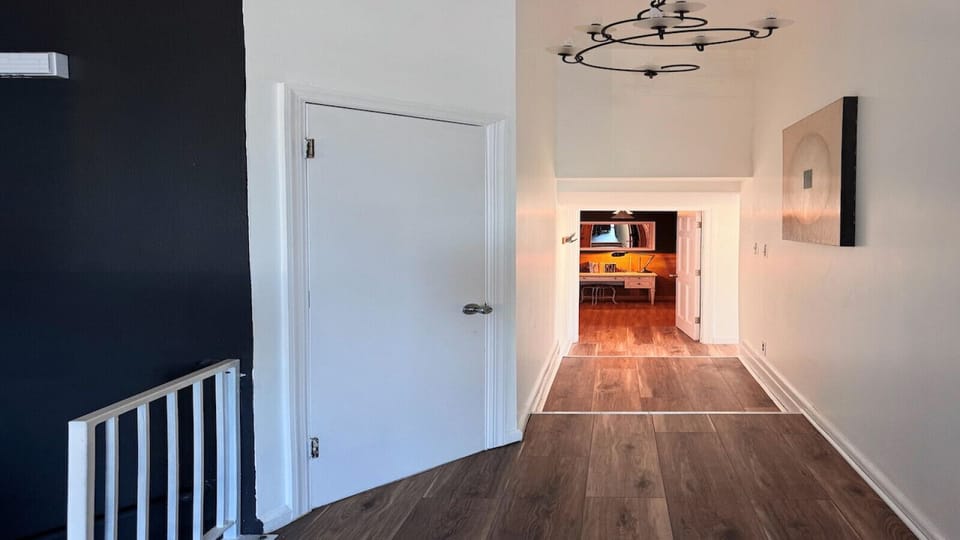 Hallway apartment one, upper level