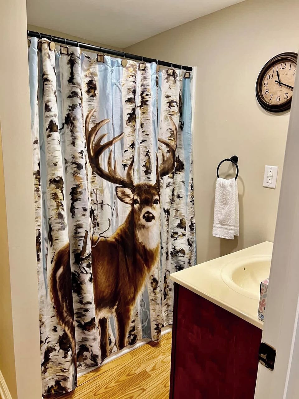 The full bath is just off the kitchen and all bath linens are provided. 