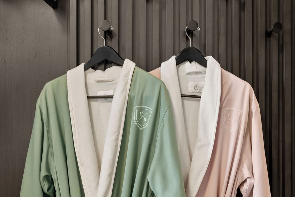Boutique King | Hypo-allergenic bedding, minibar, in-room safe, desk