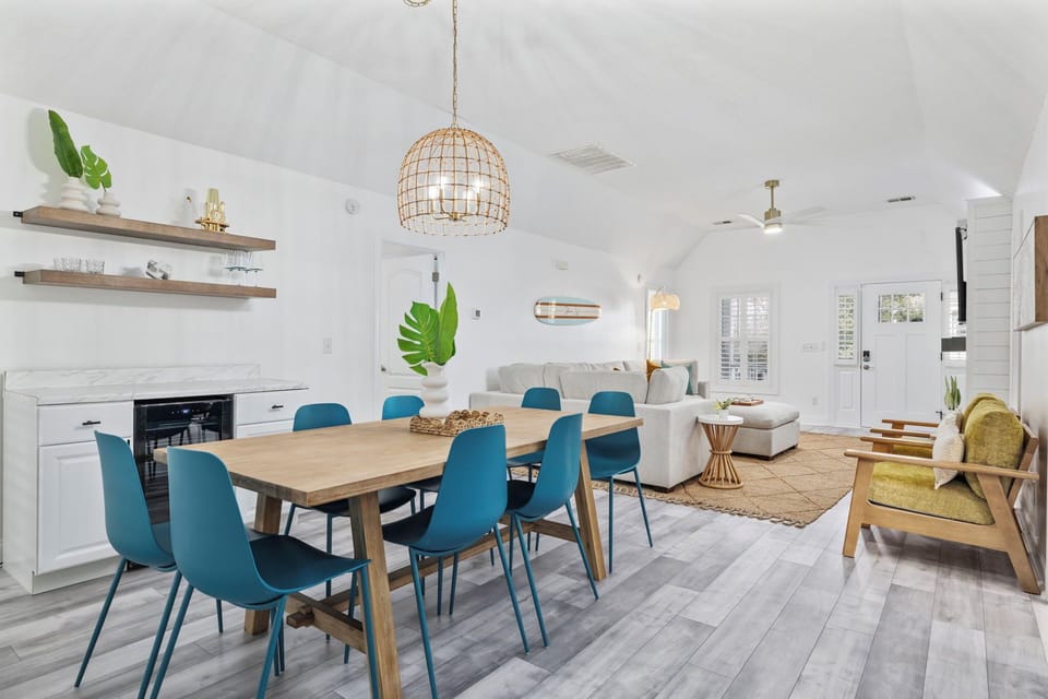 Dining Room W/Seating for 8, Additional Seating for 4 at Kitchen Peninsula. 