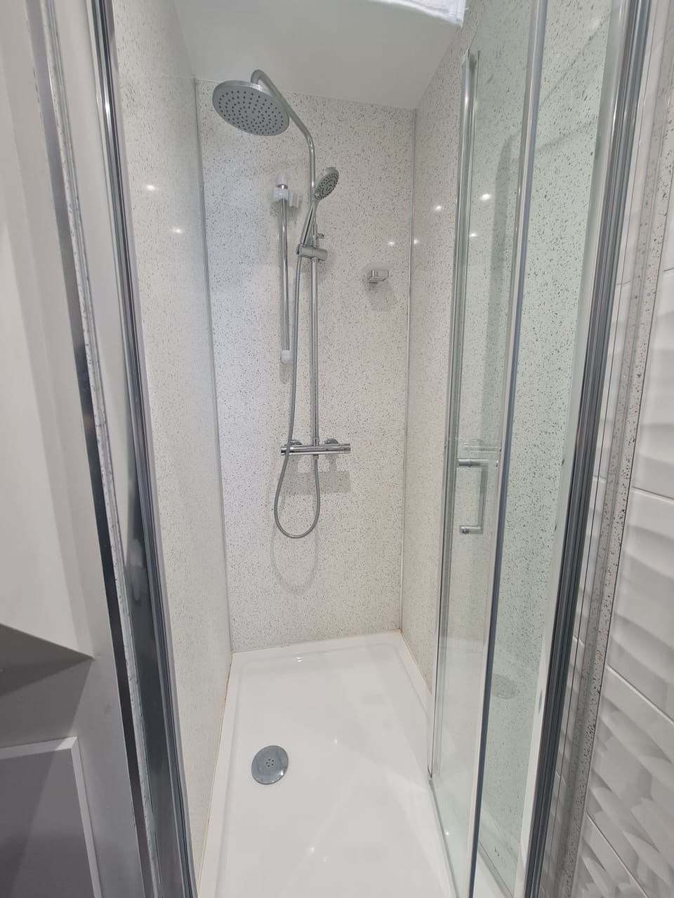 Room 5- First Floor Twin En-suite | Free WiFi