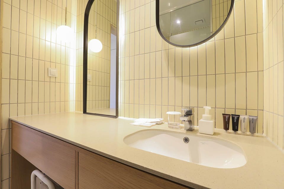 Family Room | Soundproofing, free WiFi, bed sheets