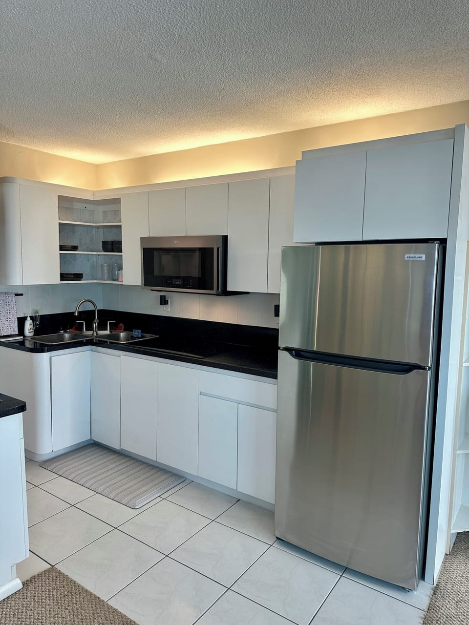 Kitchen & Refrigerator 
