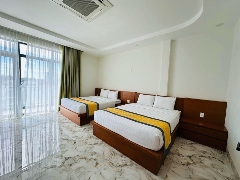 Deluxe Double Room, City View | Free minibar items, free WiFi, bed sheets