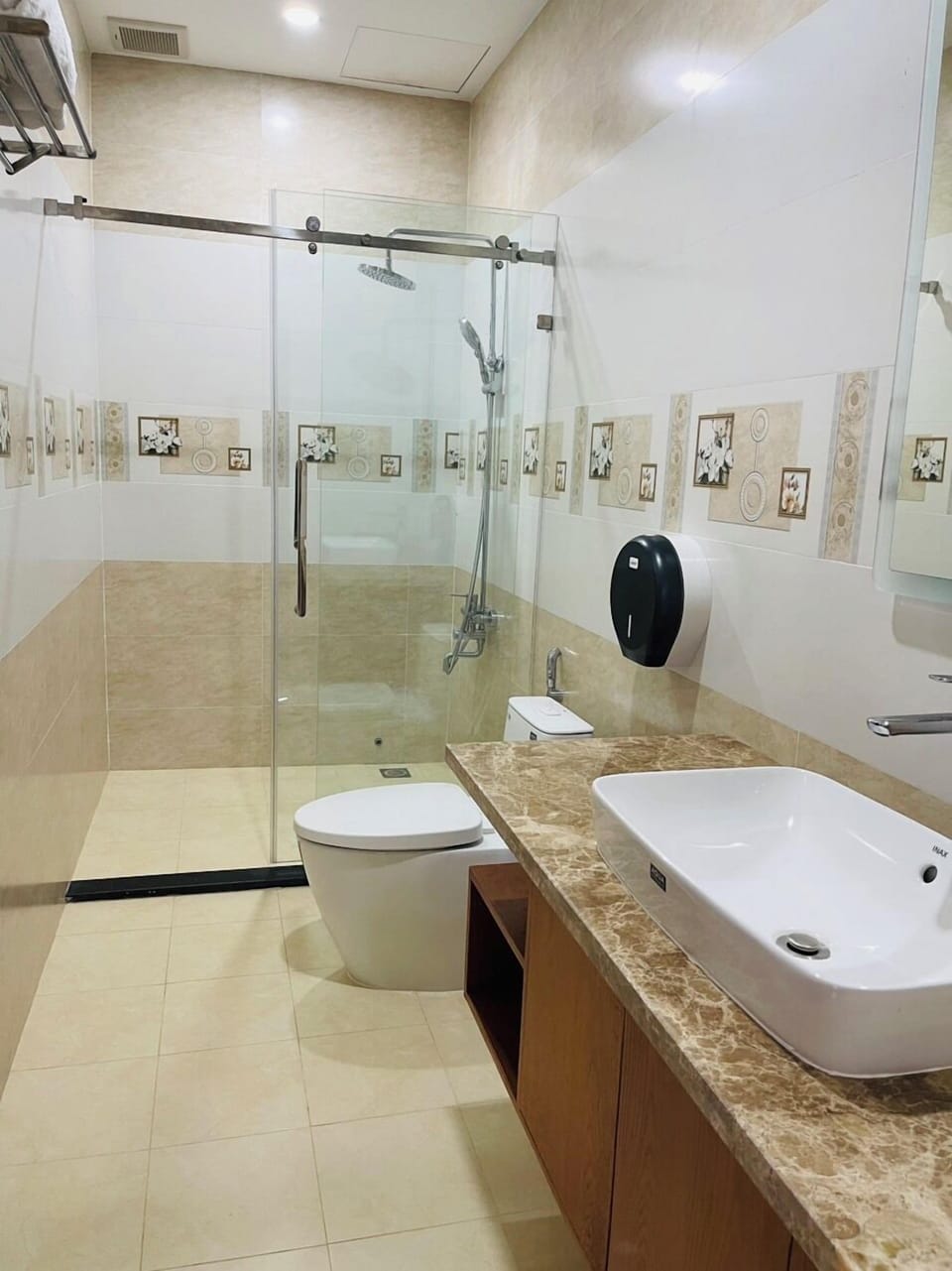 Deluxe Single Room, Garden View | Bathroom | Shower, hair dryer, towels, soap