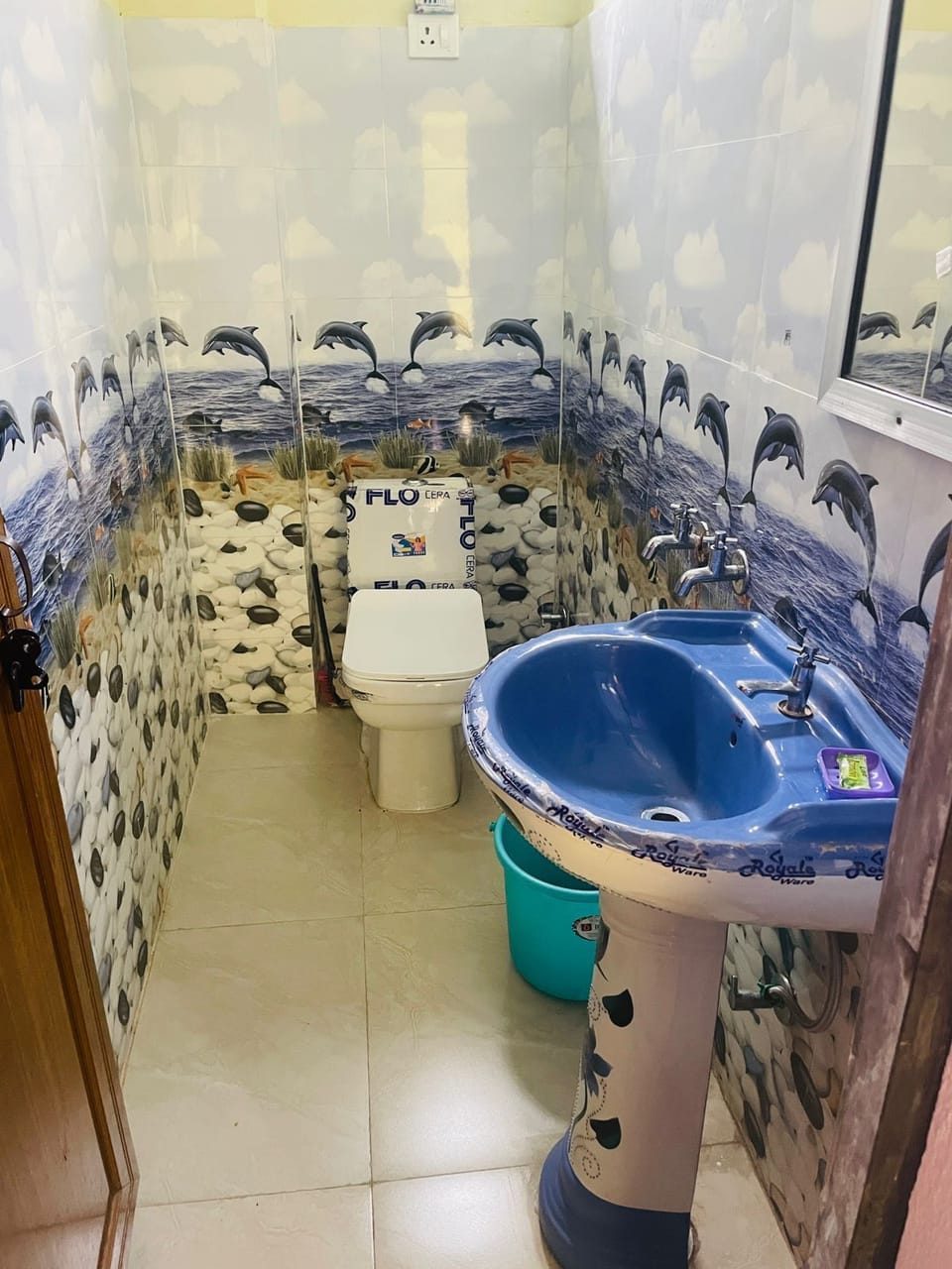 Family Room | Bathroom | Free toiletries, towels, soap, toilet paper