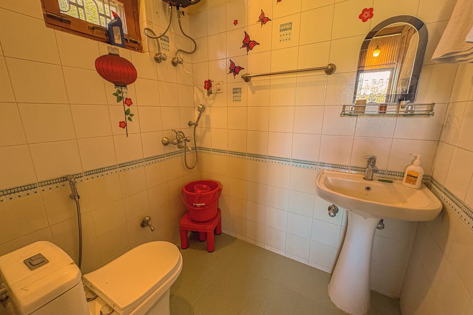 Deluxe Room, Hill View | Bathroom
