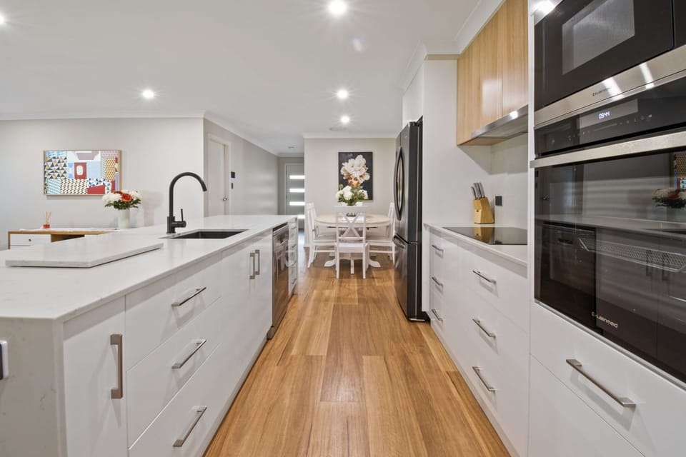 Kitchen + Nespresso Coffee Machine + Breakfast Bar & Stools