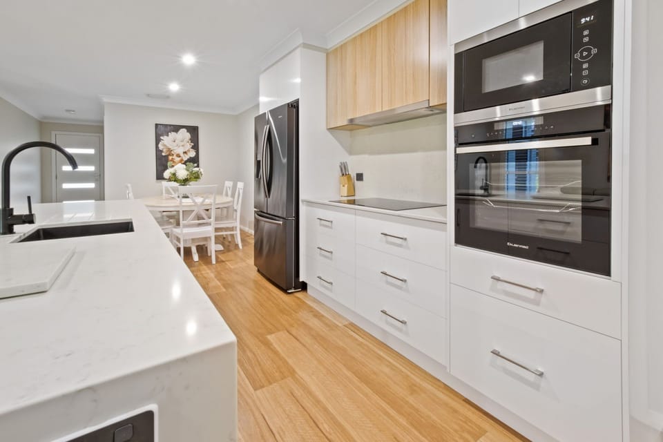 Kitchen + Nespresso Coffee Machine + Breakfast Bar & Stools
