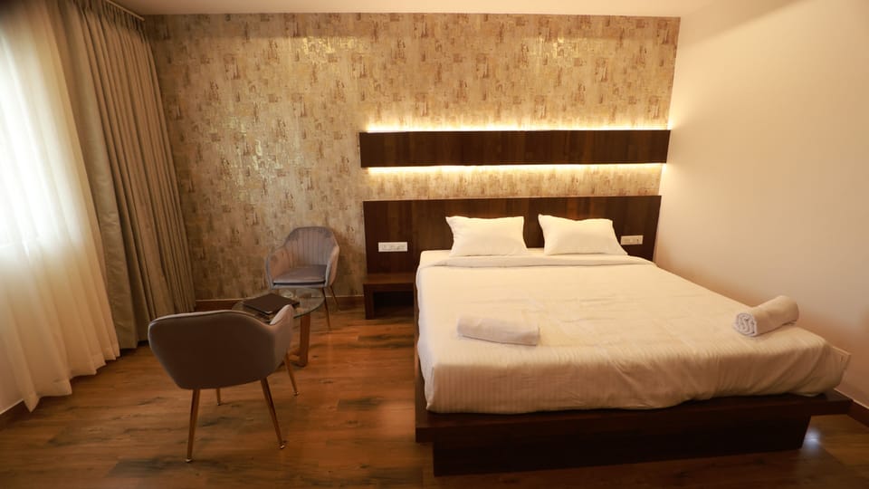 Executive Double Room, City View | Desk, laptop workspace, WiFi (free)