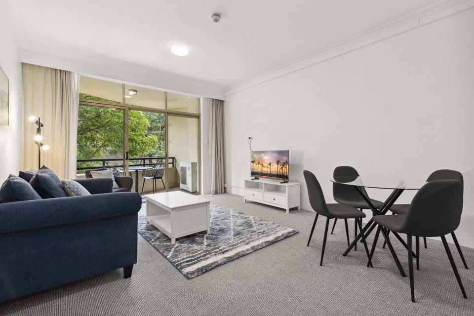 Living Area/Dining Area